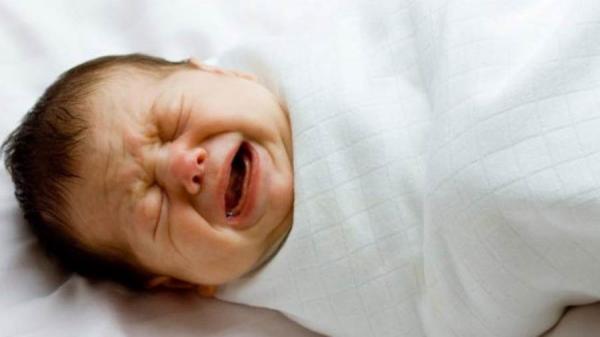 متى يكون بكاء الطفل الرضيع غير طبيعي؟